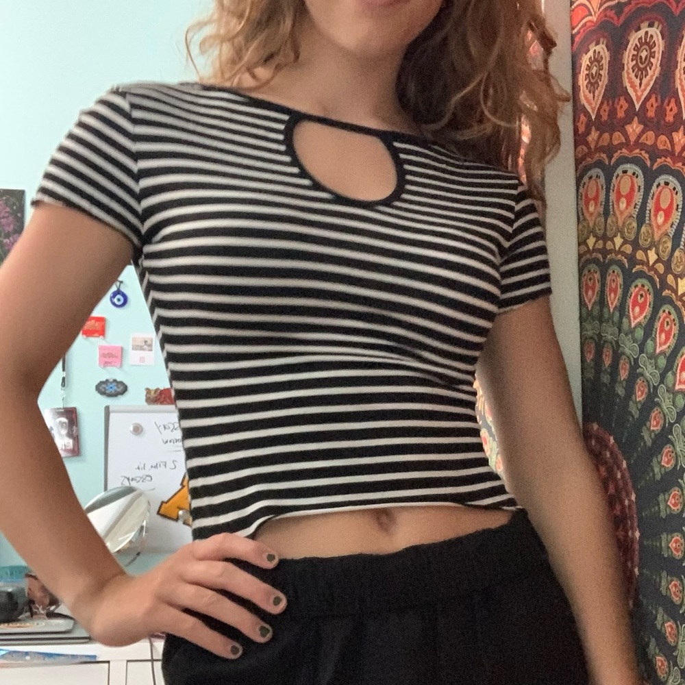Black and white striped cropped shirt